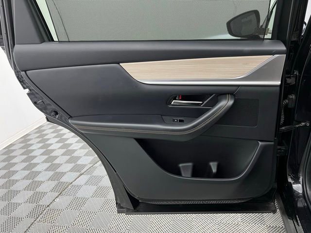 Used 2024 MAZDA CX-90 Plug-In Hybrid w/ Premium Pkg image 31