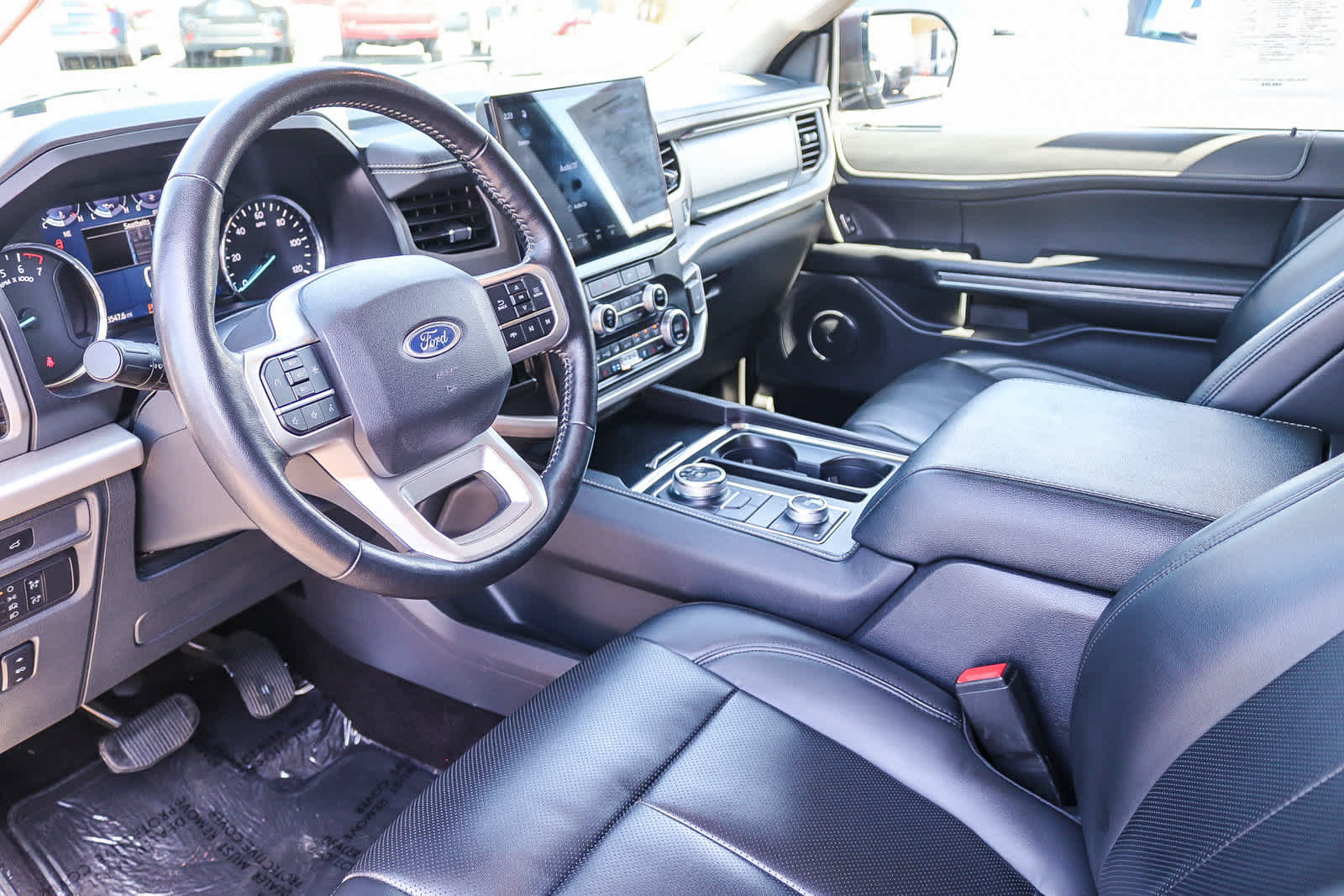 Used 2022 Ford Expedition XLT AWD/4WD image 16