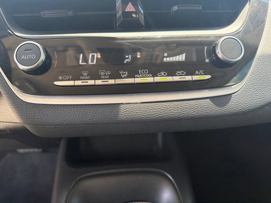 Used 2024 Toyota Corolla LE w/ LE Convenience Package FWD image 28