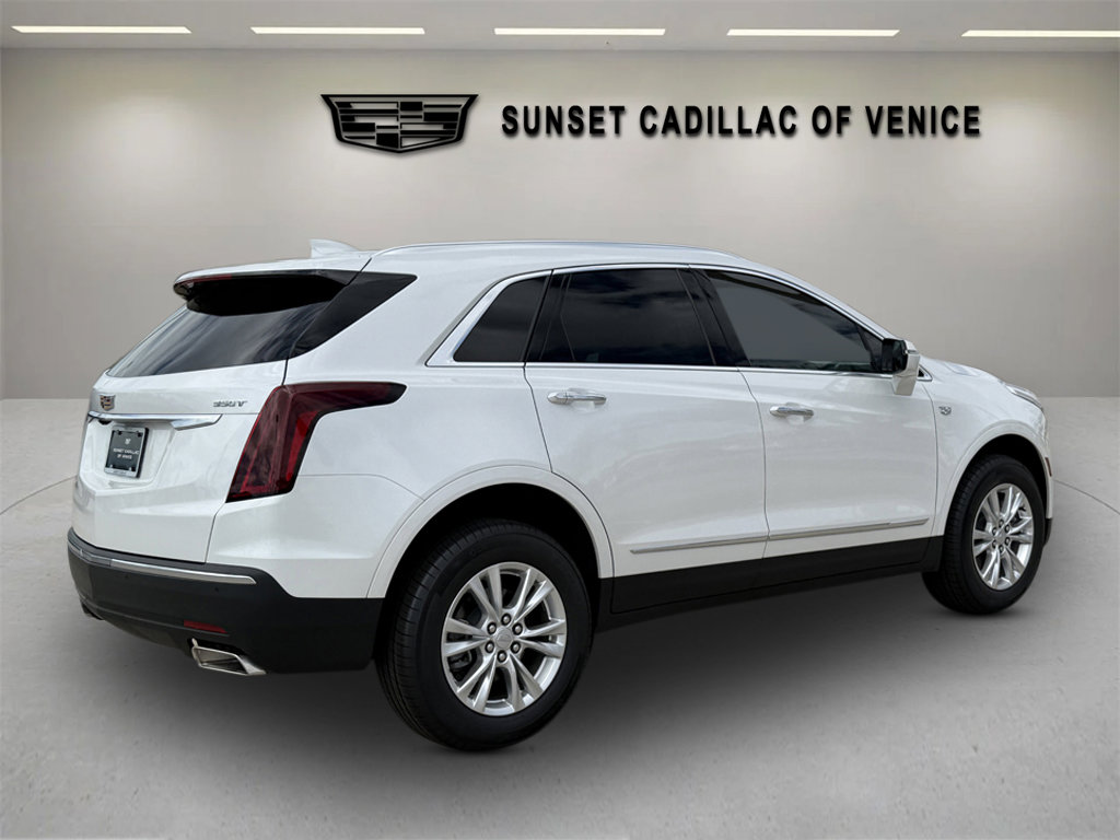 New 2026 Cadillac XT5 Luxury image 3