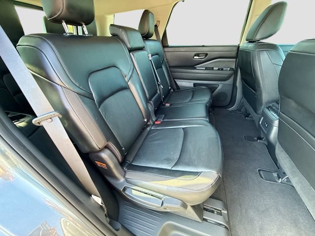 Used 2023 Nissan Pathfinder SL AWD/4WD image 28