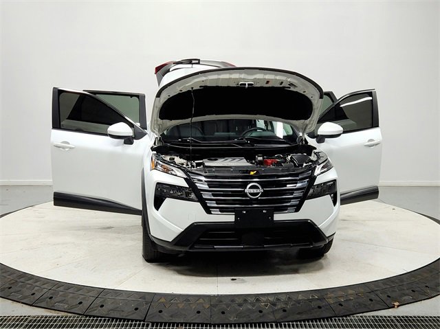 Used 2024 Nissan Rogue SV w/ SV Premium Package image 10