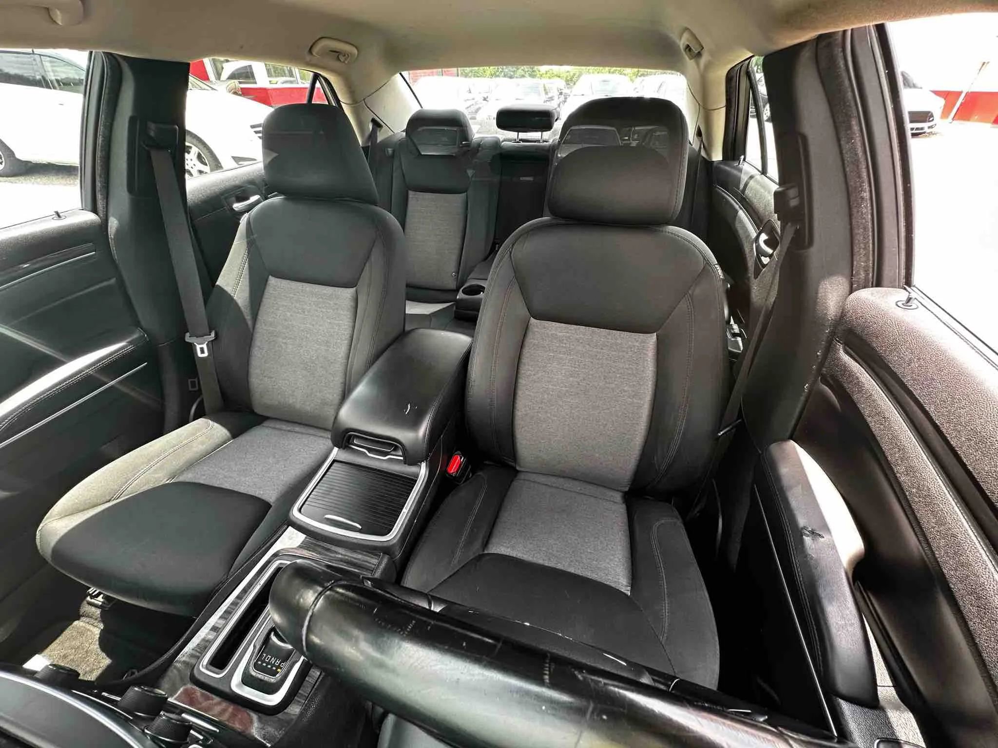 Used 2018 Chrysler 300 Touring w/ Driver Convenience Group image 26