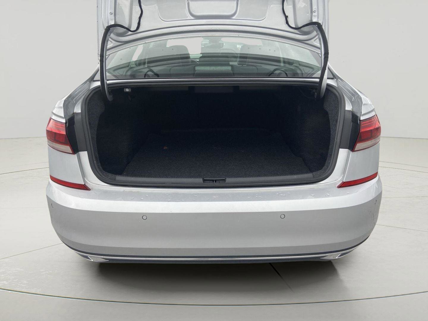 Used 2020 Volkswagen Passat 2.0T SEL FWD image 11