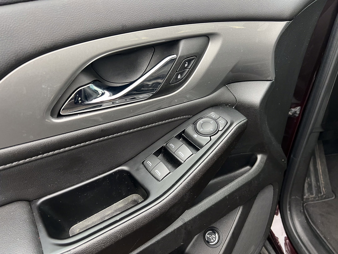 Used 2023 Chevrolet Traverse LT image 16