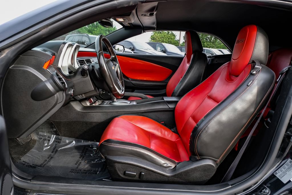 Used 2015 Chevrolet Camaro SS w/ RS Package RWD image 32