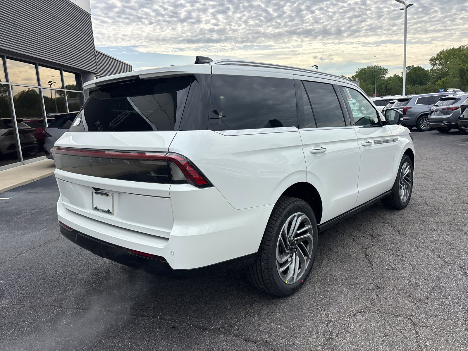 New 2026 Lincoln Navigator Reserve AWD/4WD image 7