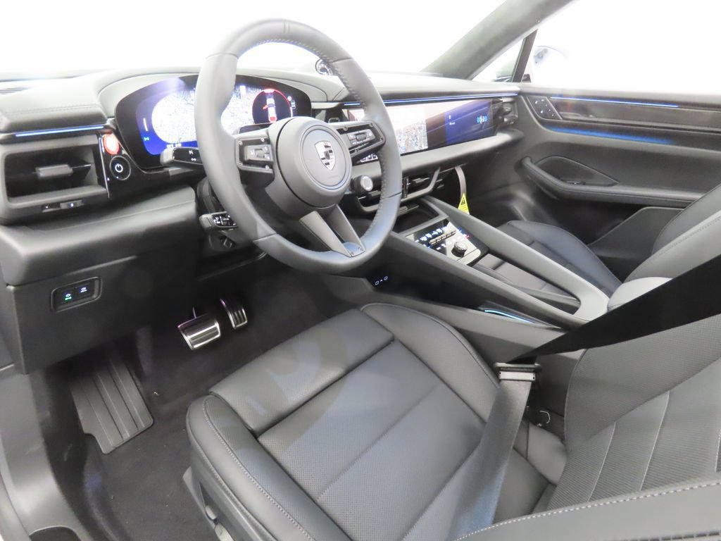 New 2026 Porsche Macan Turbo Electric AWD/4WD image 4