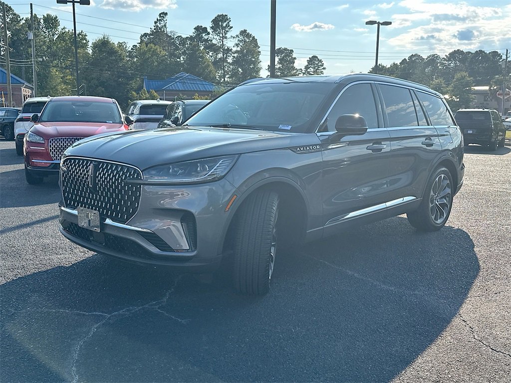 Used 2025 Lincoln Aviator Reserve w/ Illumination Package image 2