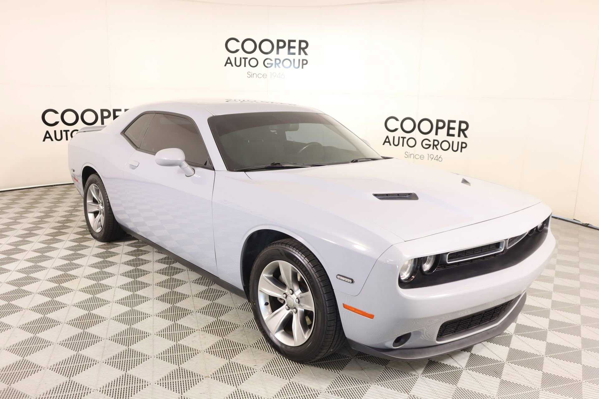 Used 2020 Dodge Challenger SXT image 1