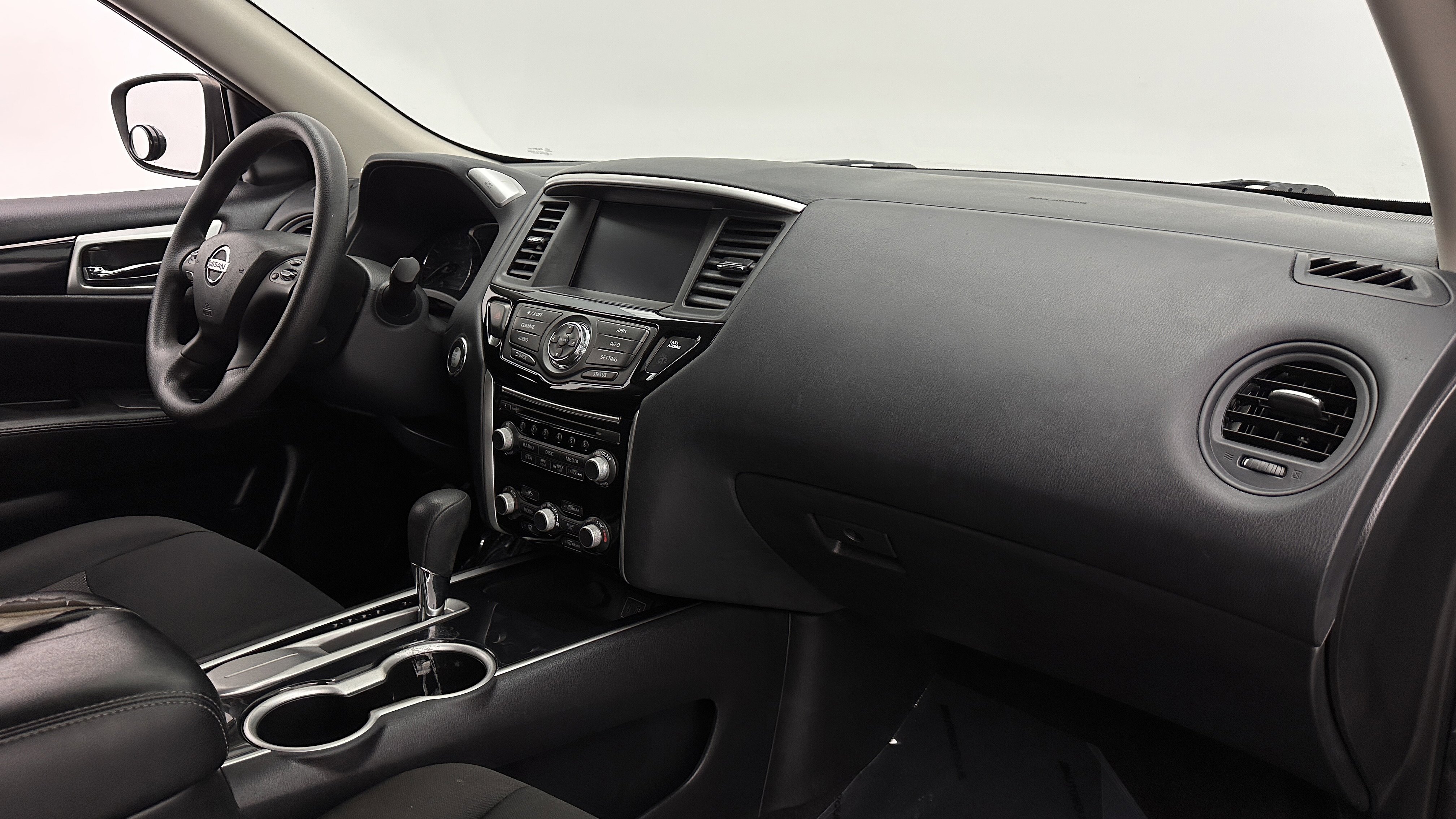 Used 2020 Nissan Pathfinder S FWD image 32