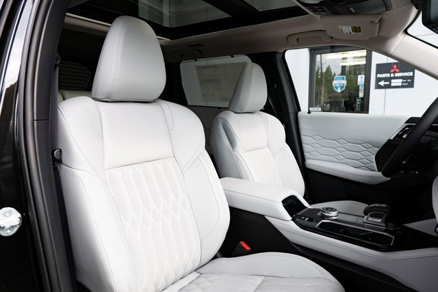 New 2025 Mitsubishi Outlander AWD image 31