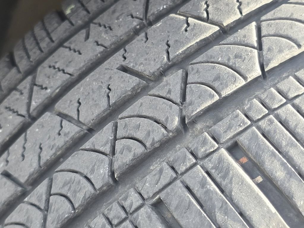 Used 2025 Kia Sorento EX w/ EX Panoramic Sunroof Package image 12