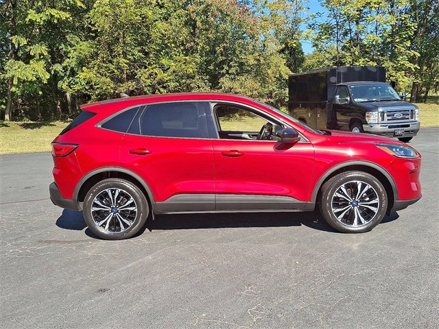 Used 2022 Ford Escape SE w/ SE Sport Appearance Package image 11