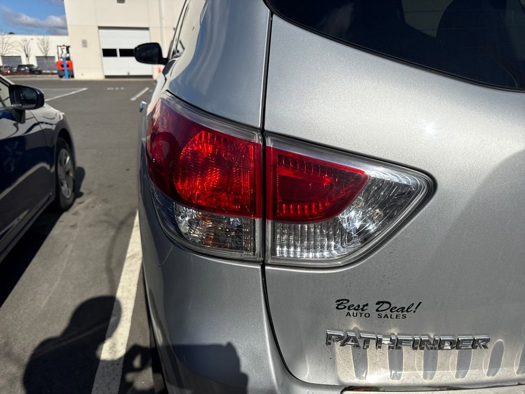 Used 2013 Nissan Pathfinder Platinum image 18