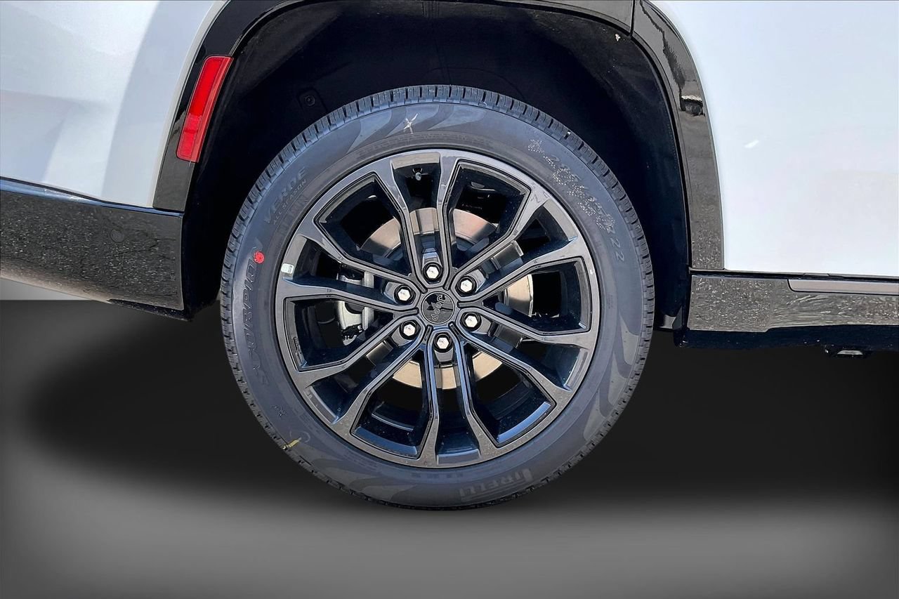 New 2026 Jeep Grand Wagoneer Summit AWD/4WD image 38