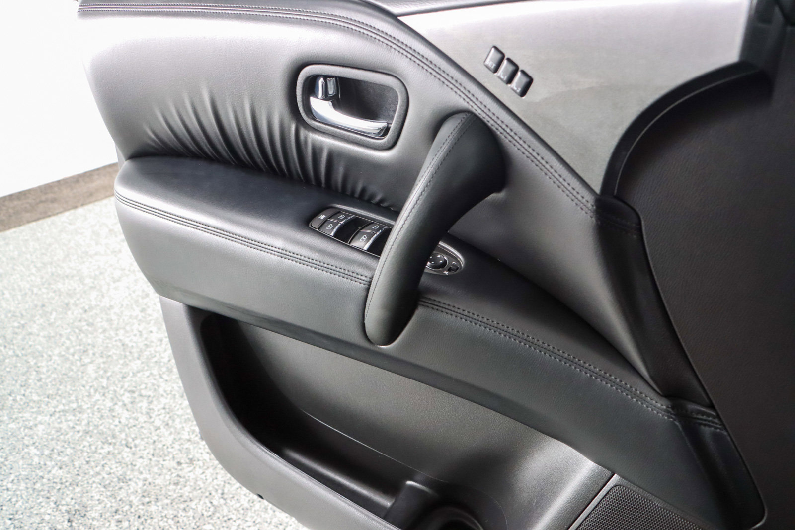 Used 2024 Nissan Armada SL w/ Midnight Edition Package image 23