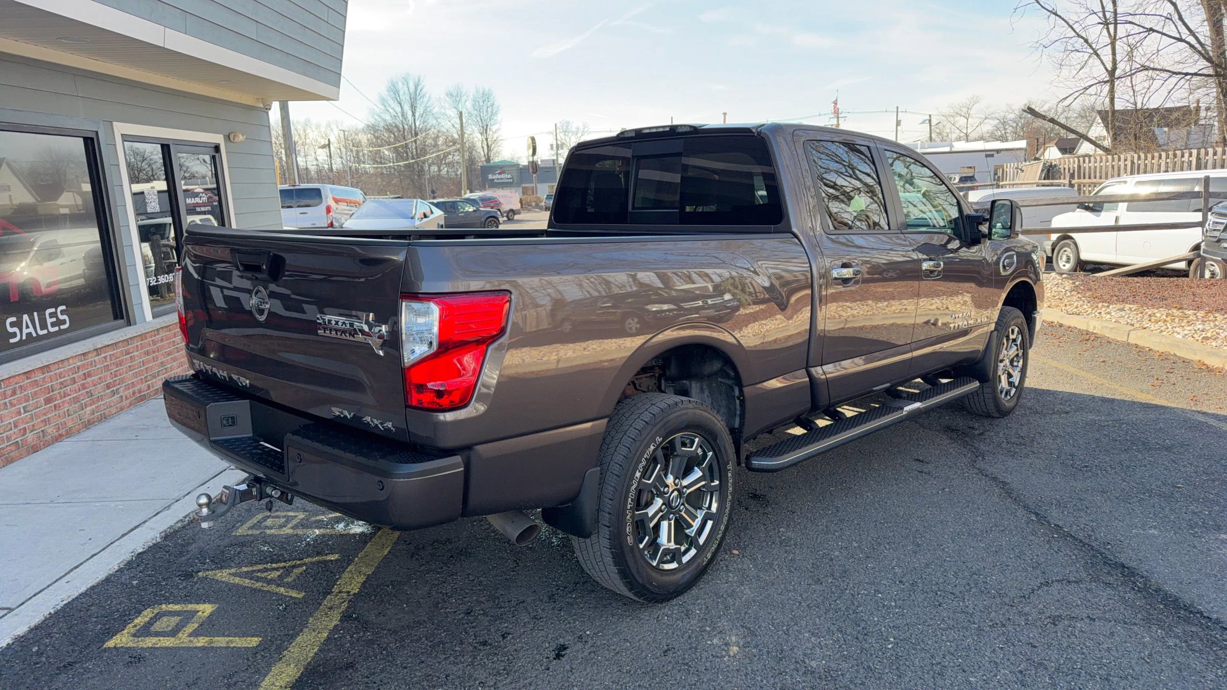 Used 2017 Nissan Titan SV image 5
