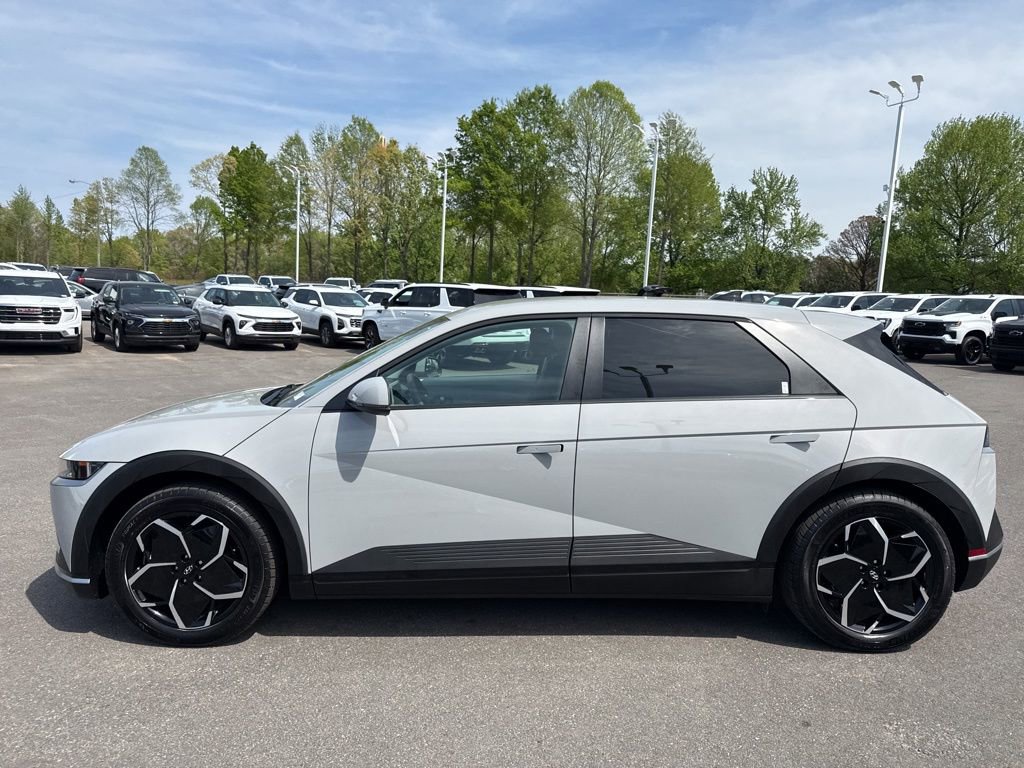 Used 2024 Hyundai Ioniq 5 SE image 2