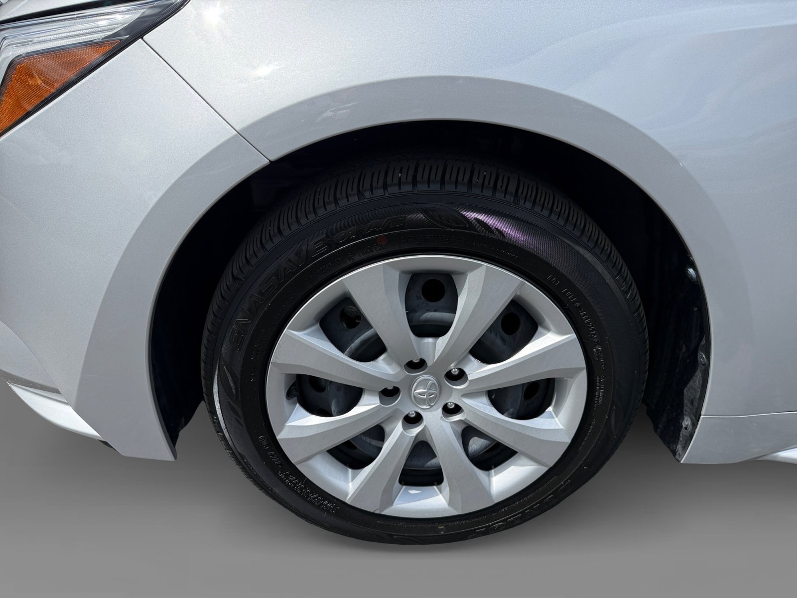 Used 2023 Toyota Corolla LE w/ Carpet Mat Package (TMS) FWD image 9