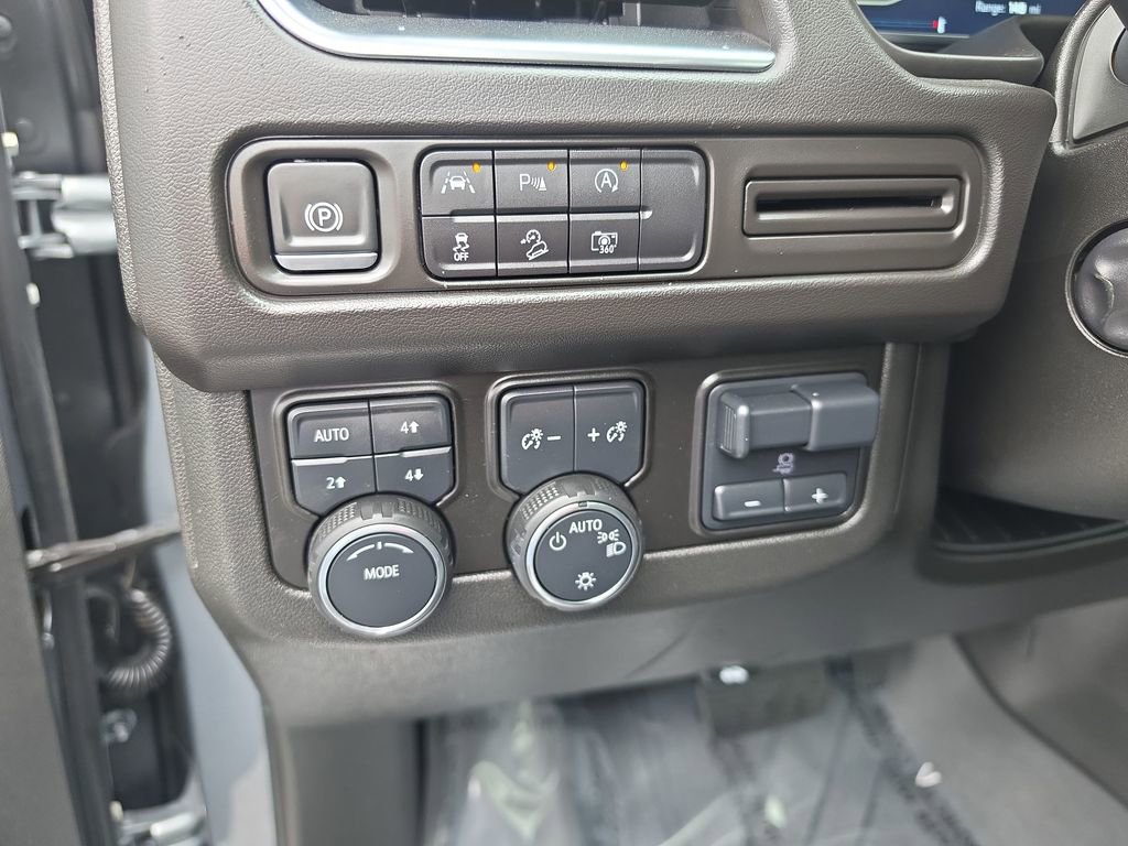 Certified 2024 Chevrolet Suburban Z71 w/ Luxury Package AWD/4WD image 22