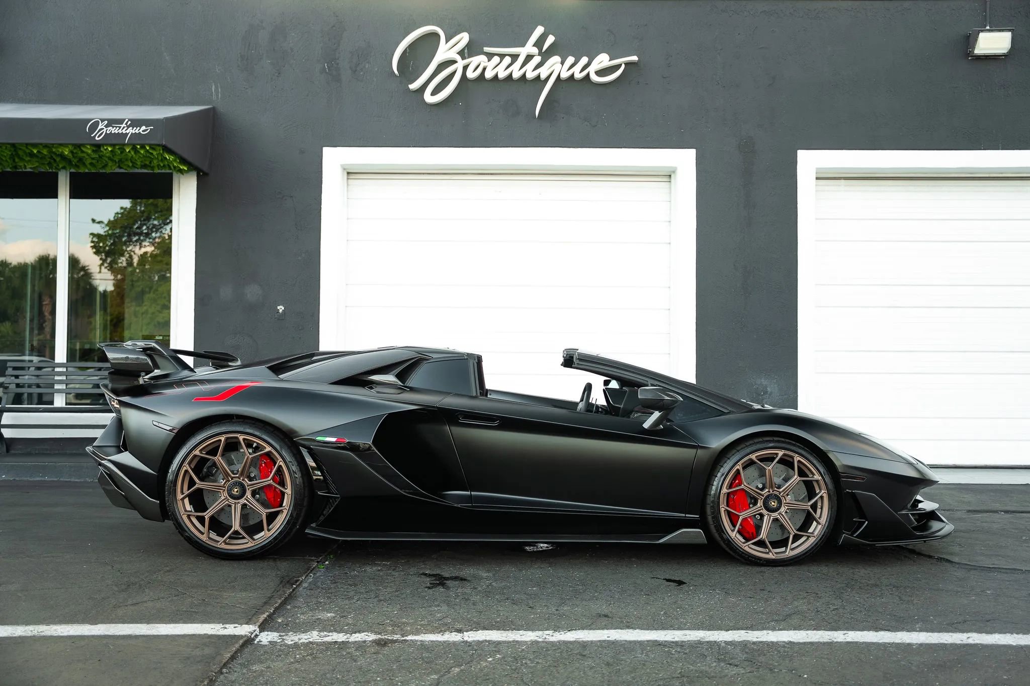 Used 2021 Lamborghini Aventador SVJ AWD/4WD image 2
