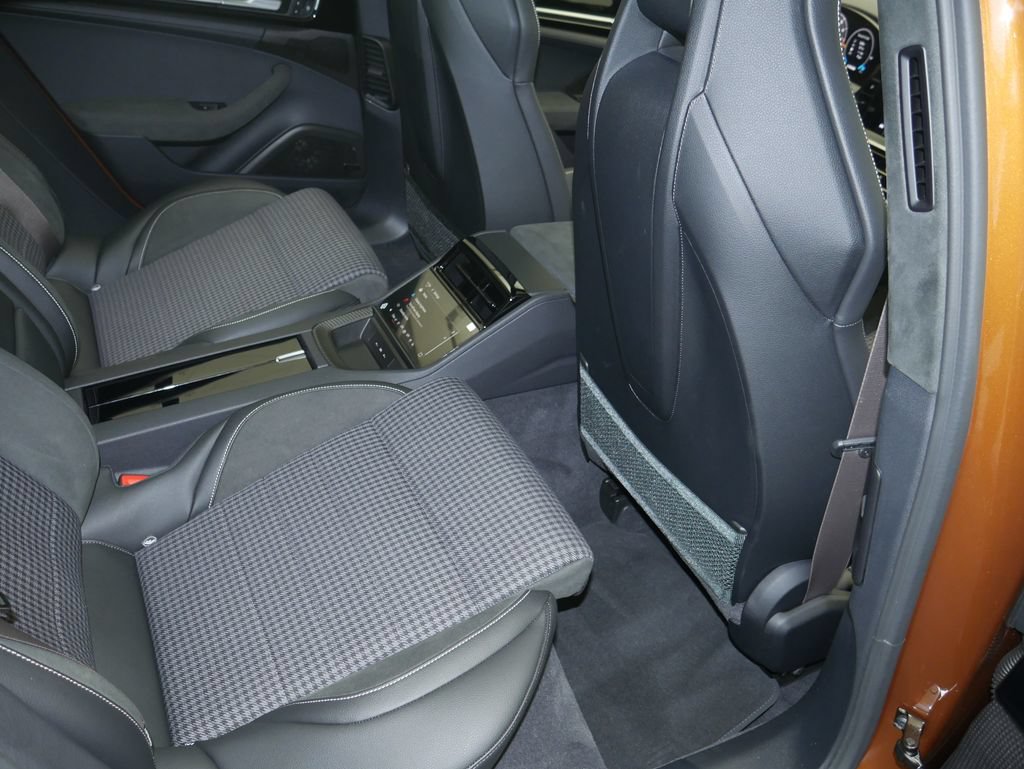 Certified 2025 Porsche Panamera Turbo AWD/4WD image 28