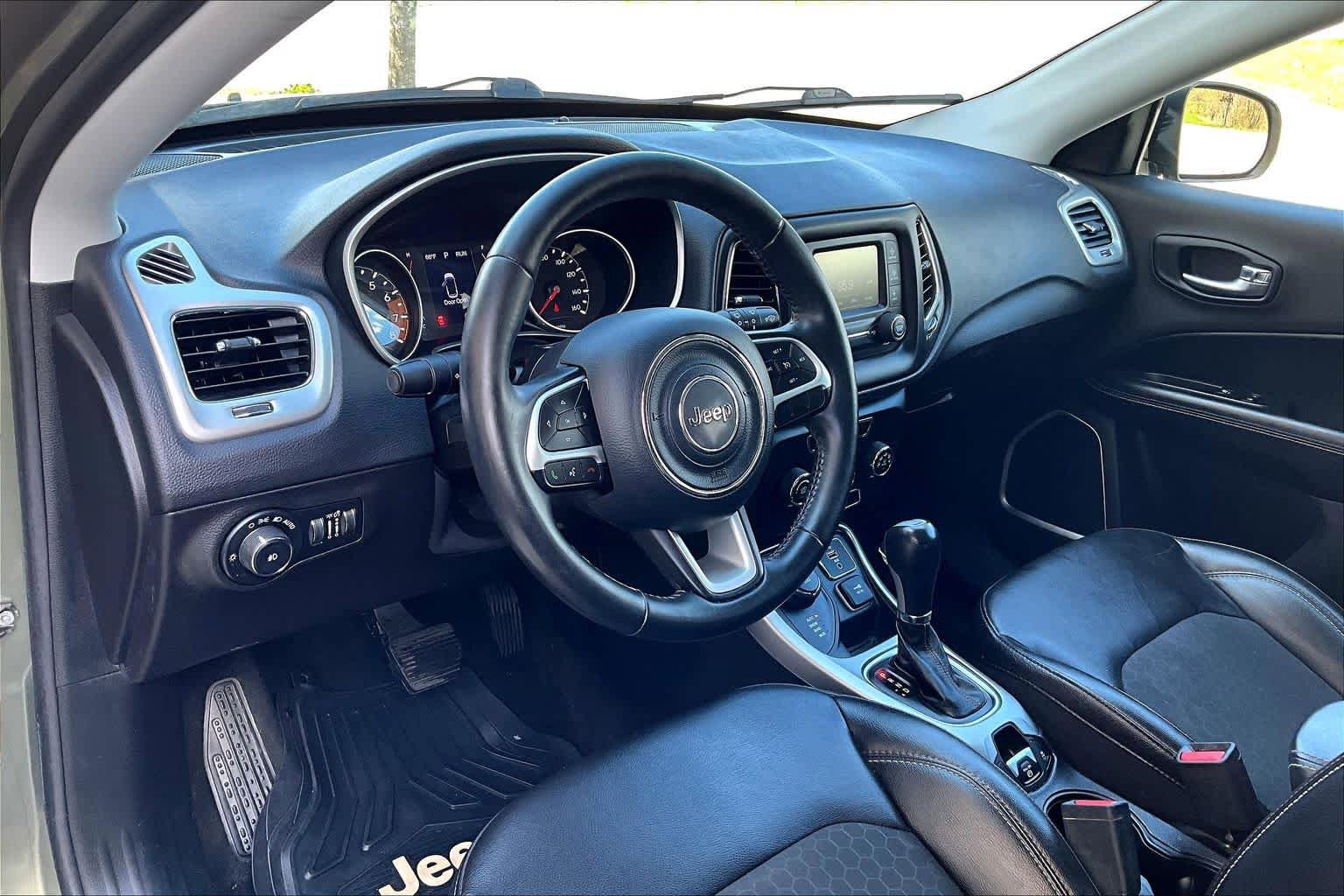 Used 2018 Jeep Compass Latitude AWD/4WD image 18