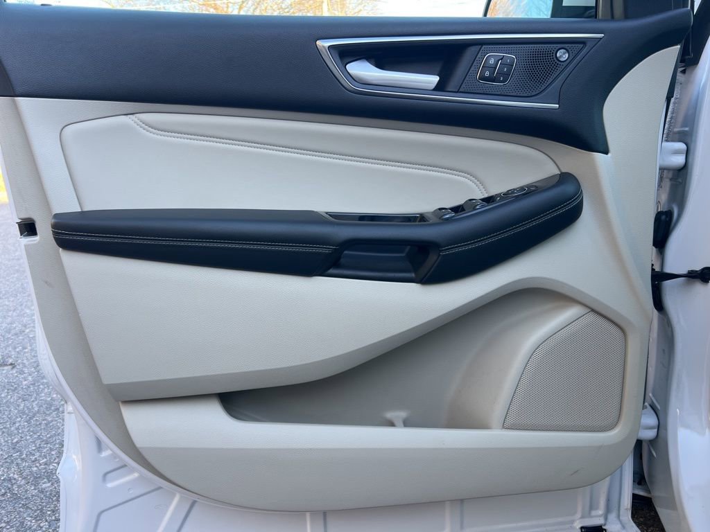 Used 2019 Ford Edge Titanium w/ Equipment Group 301A image 11