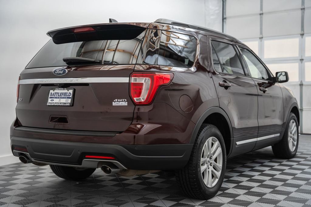 Used 2018 Ford Explorer XLT AWD/4WD image 4