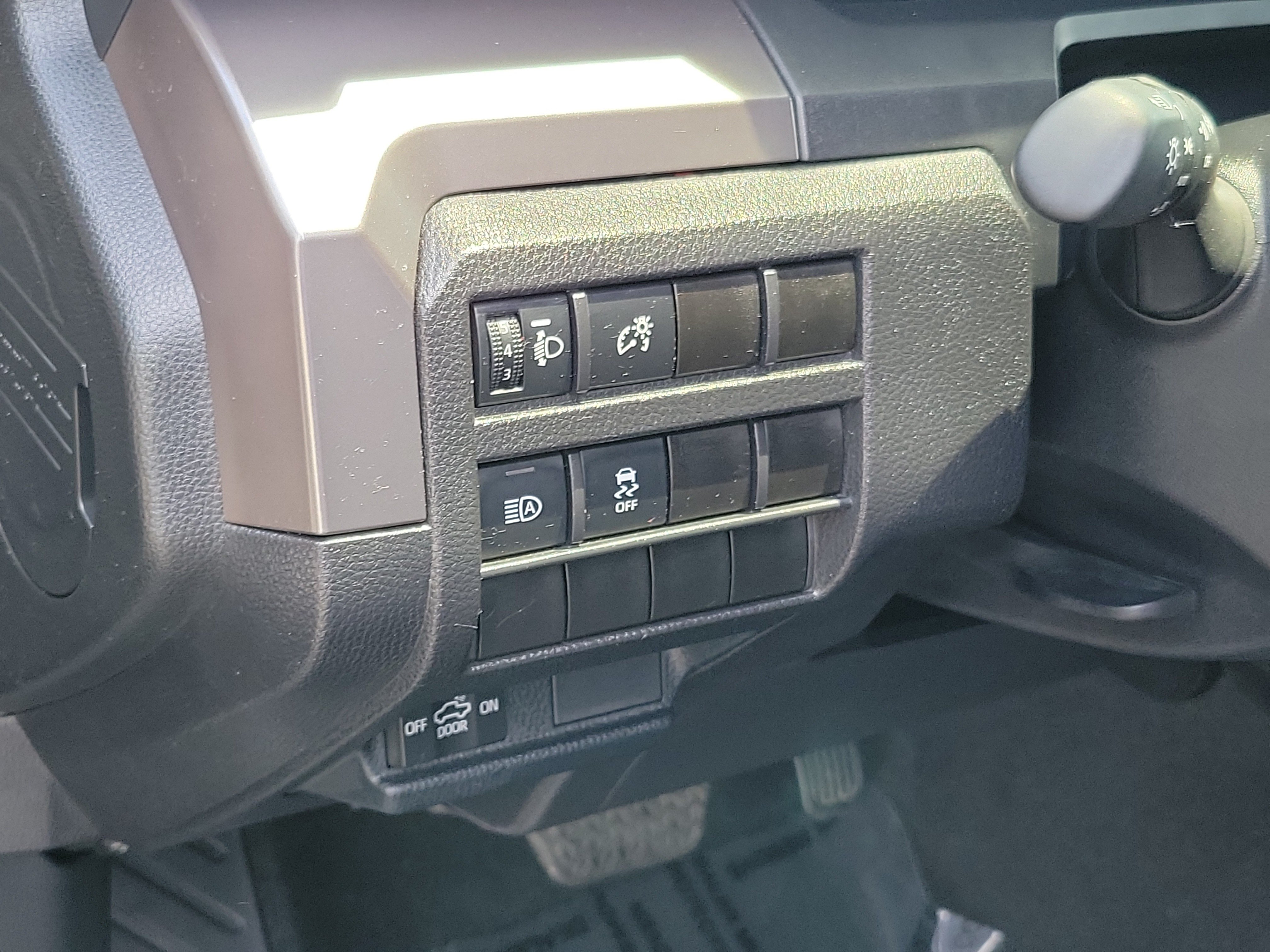 Certified 2025 Toyota Tacoma SR5 AWD/4WD image 19