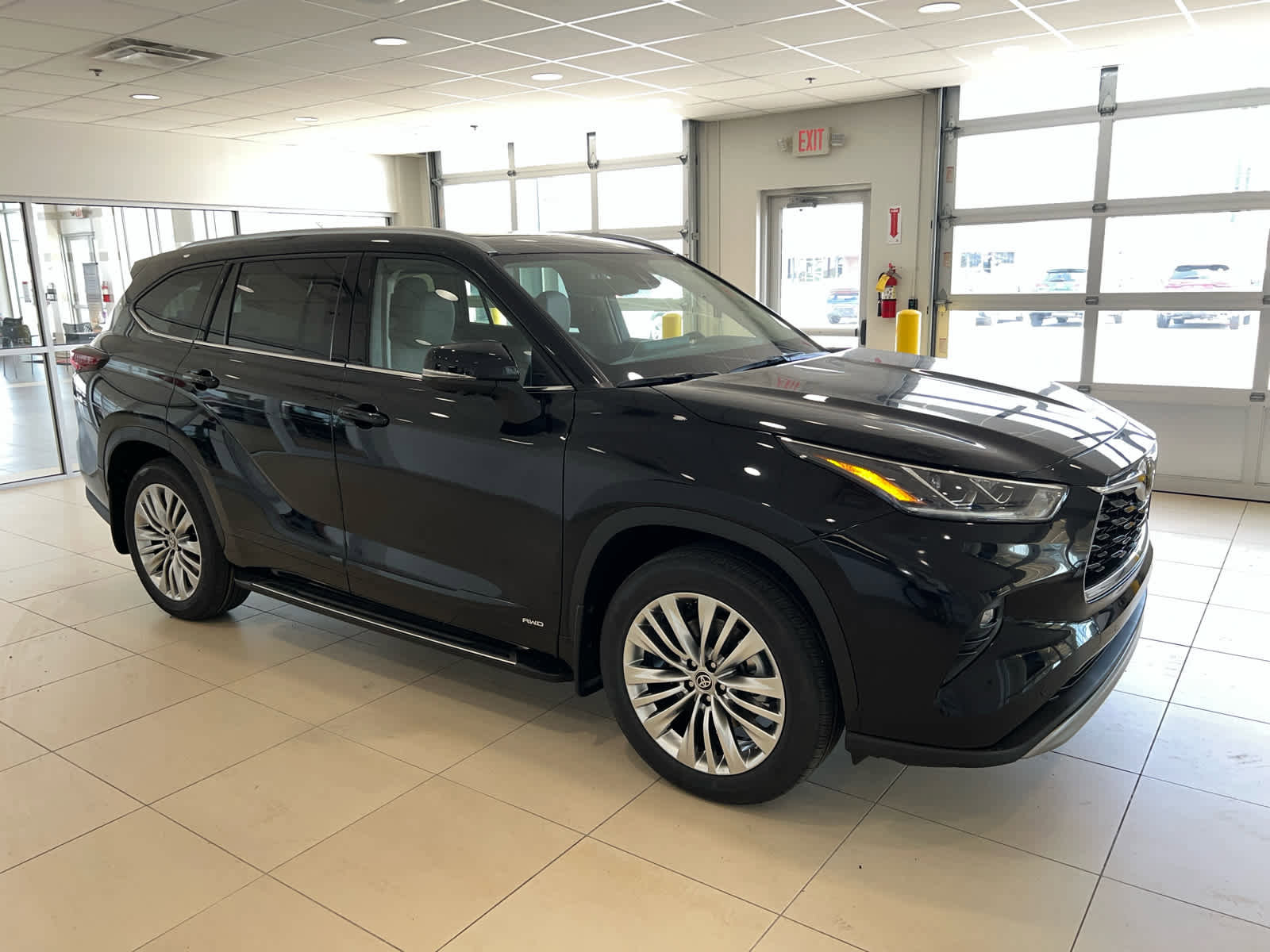 New 2026 Toyota Highlander Platinum image 1