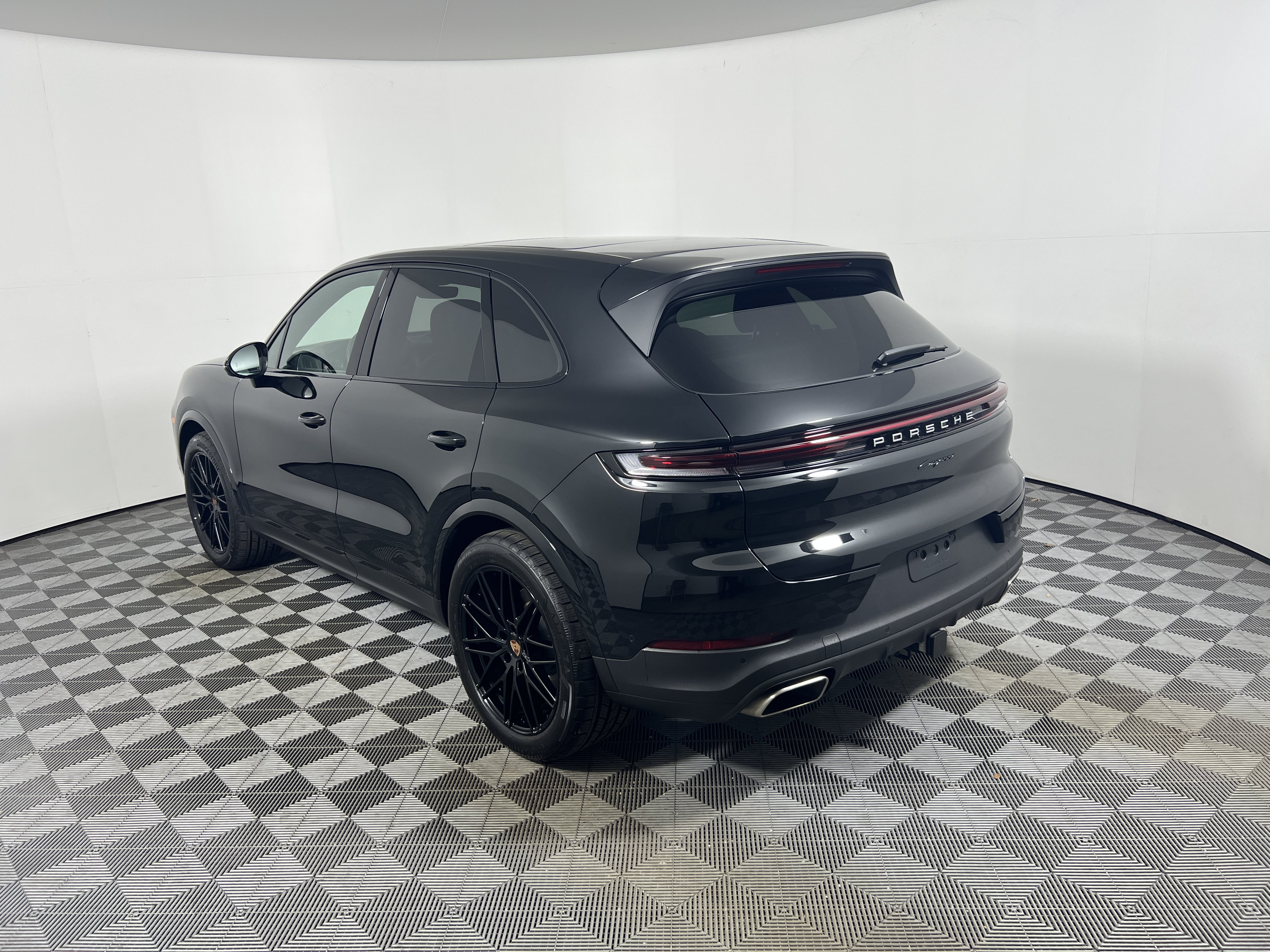 Certified 2026 Porsche Cayenne AWD/4WD image 3