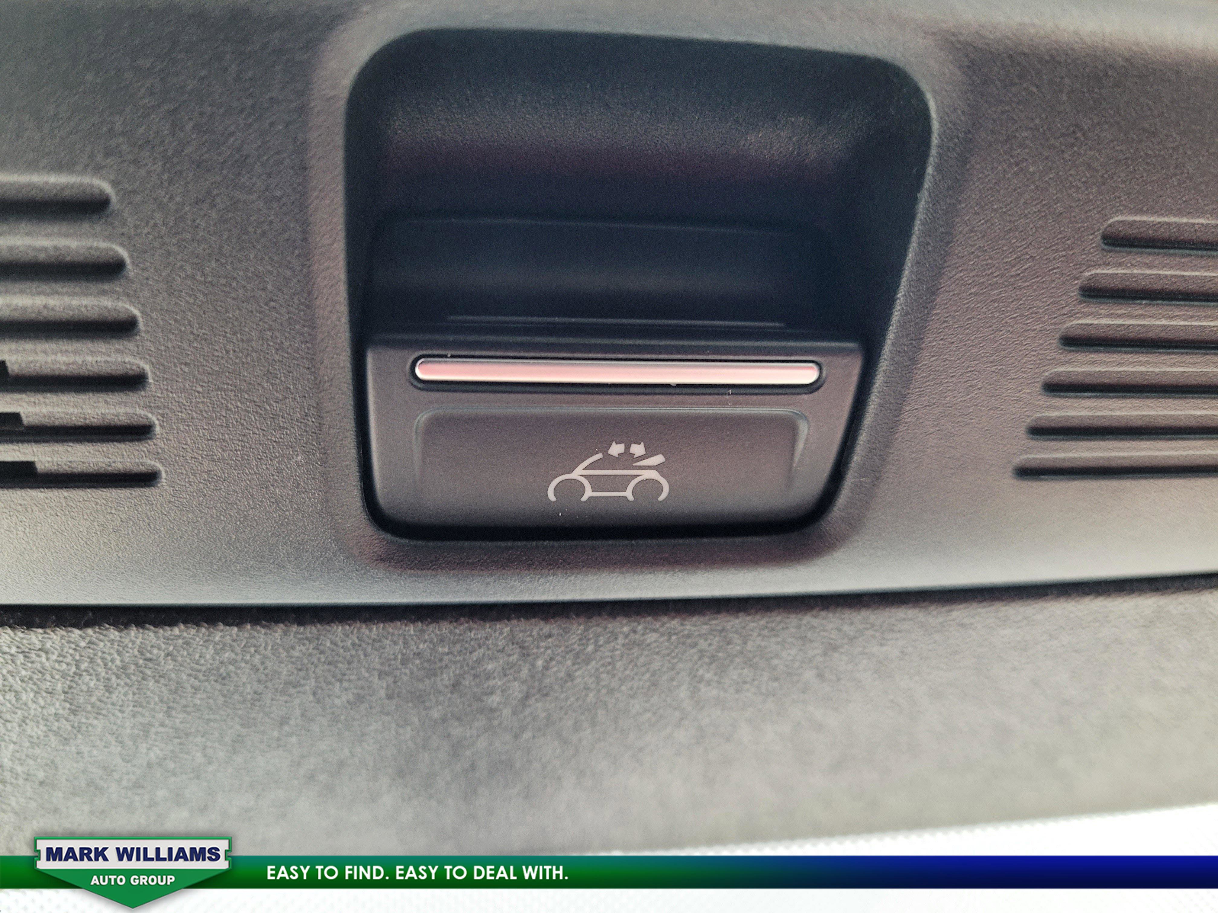 Used 2013 Volkswagen Beetle TDI image 27