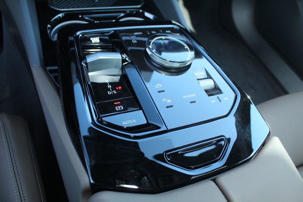 New 2026 BMW 530i xDrive w/ M Sport Package AWD/4WD image 14