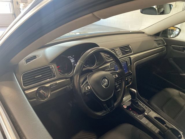 Used 2017 Volkswagen Passat 1.8T SE FWD image 10
