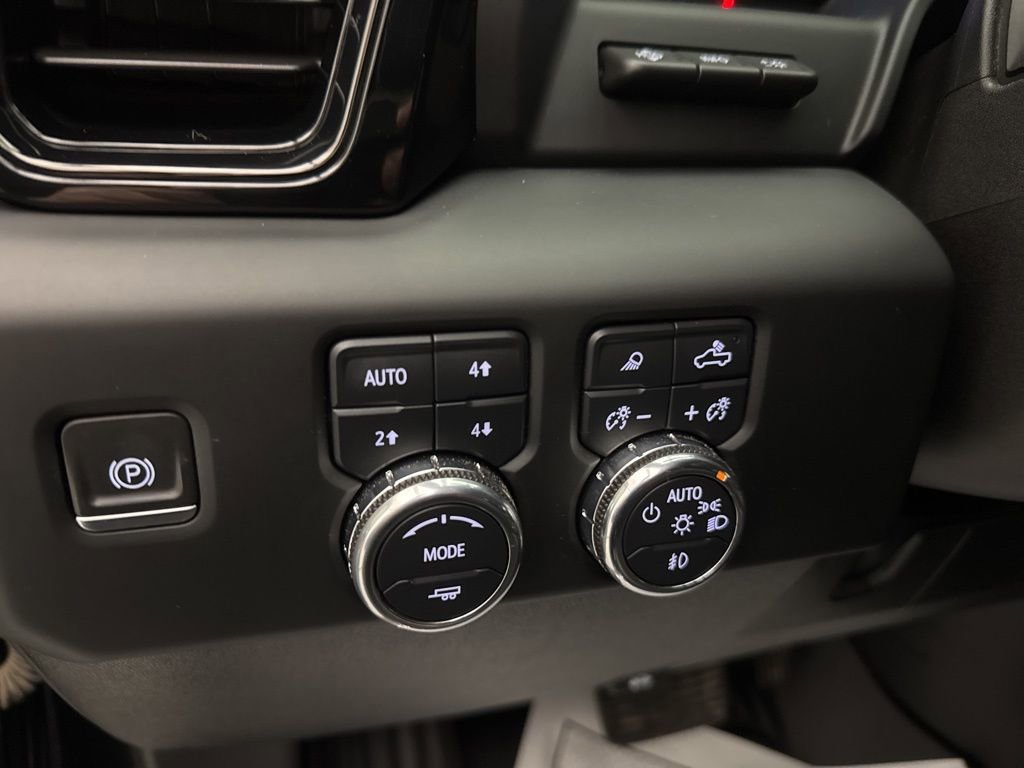 Used 2024 GMC Sierra 2500 AT4X image 35