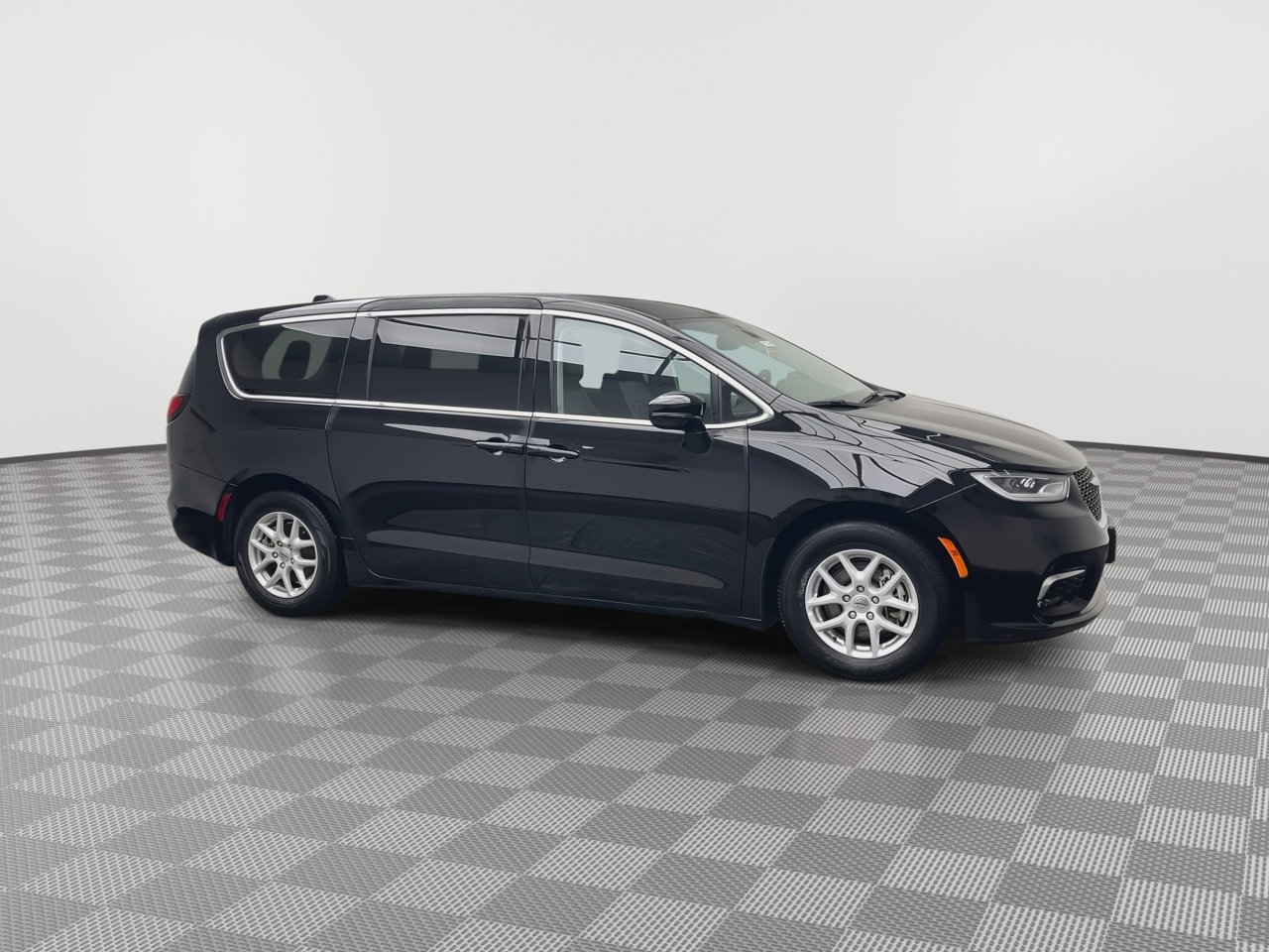 Used 2024 Chrysler Pacifica Touring-L image 40