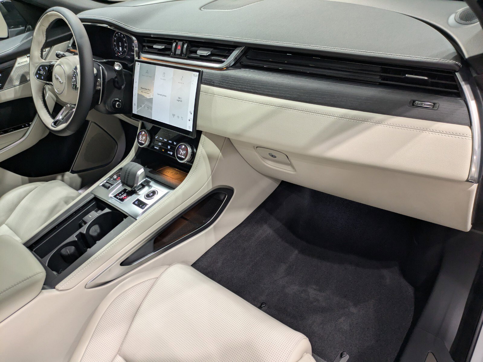 New 2026 Jaguar F-PACE R-Dynamic S image 26