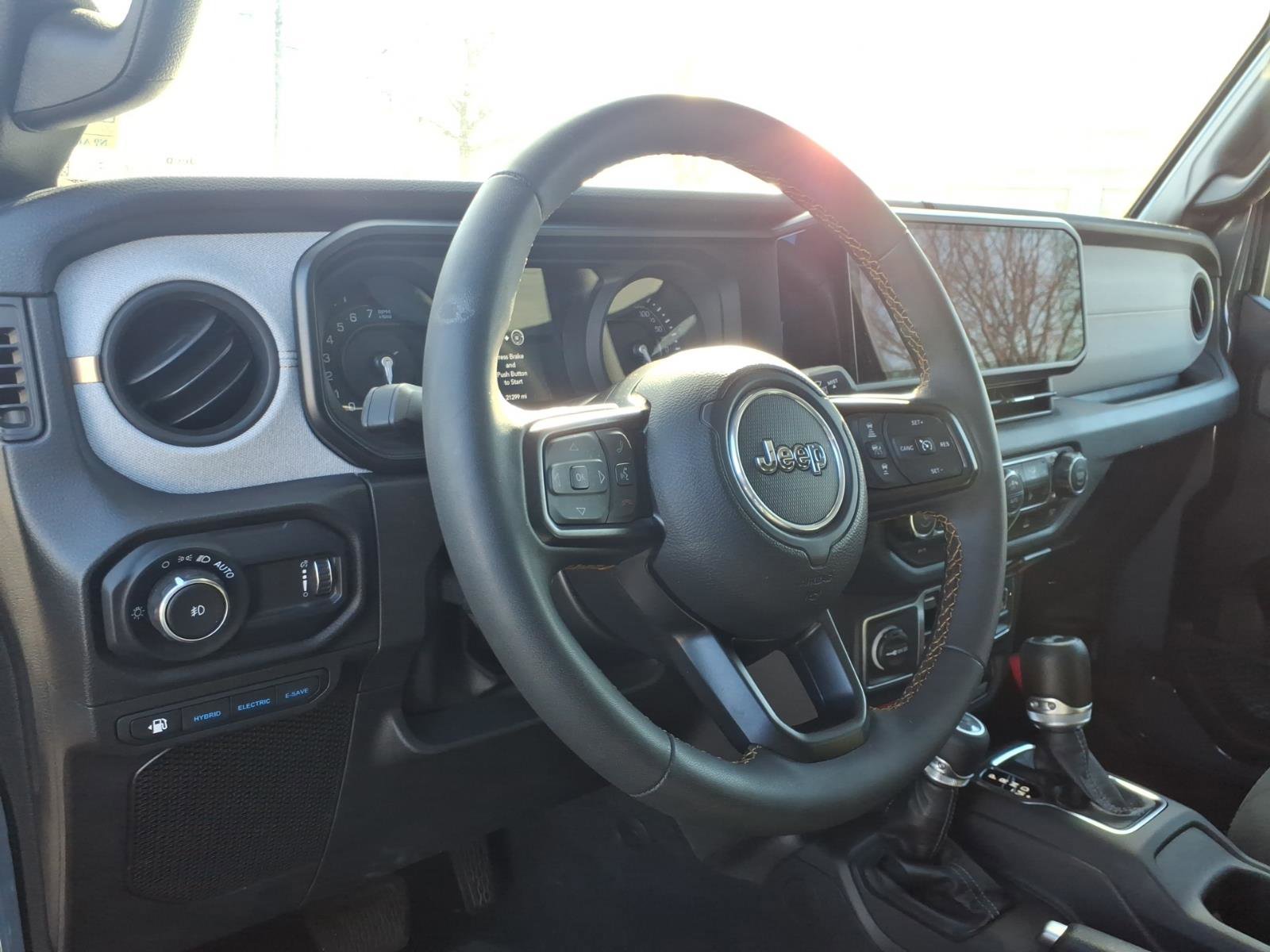 Used 2024 Jeep Wrangler Unlimited AWD/4WD image 21