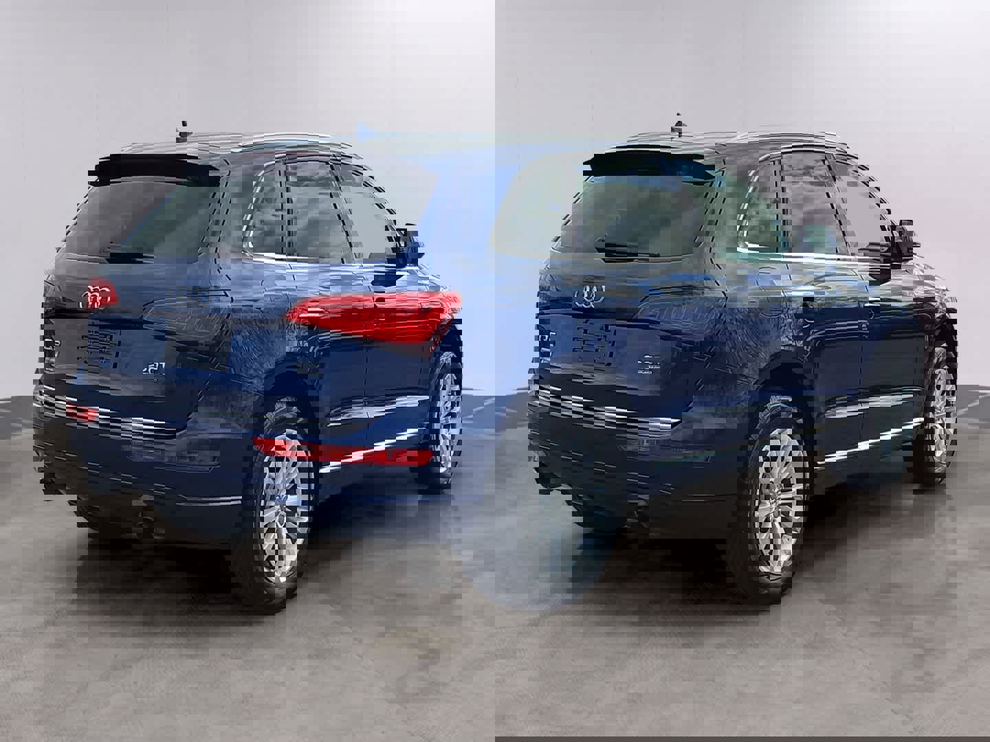 Used 2016 Audi Q5 2.0T Premium Plus w/ Technology Package AWD/4WD image 4