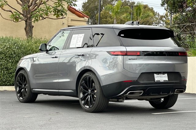 Used 2025 Land Rover Range Rover Sport SE image 3