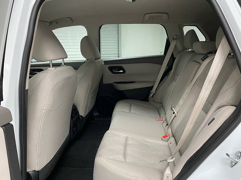 Used 2025 Nissan Rogue SV image 11