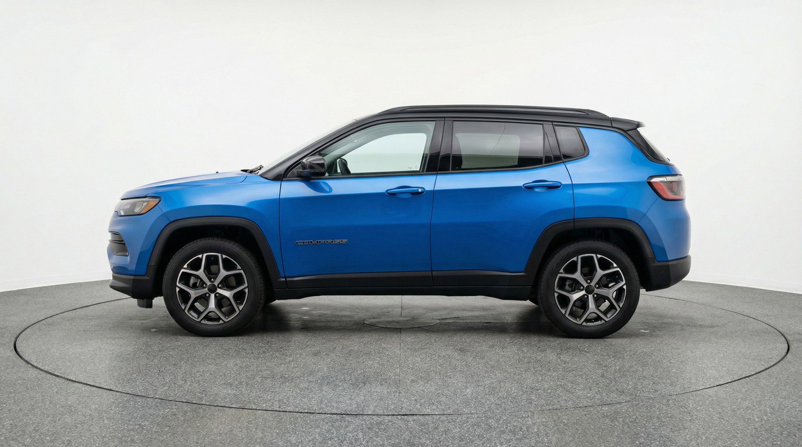 Used 2025 Jeep Compass Limited AWD/4WD image 5