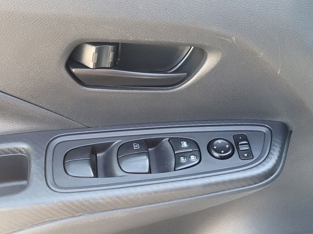 Used 2020 Nissan Versa S FWD image 7