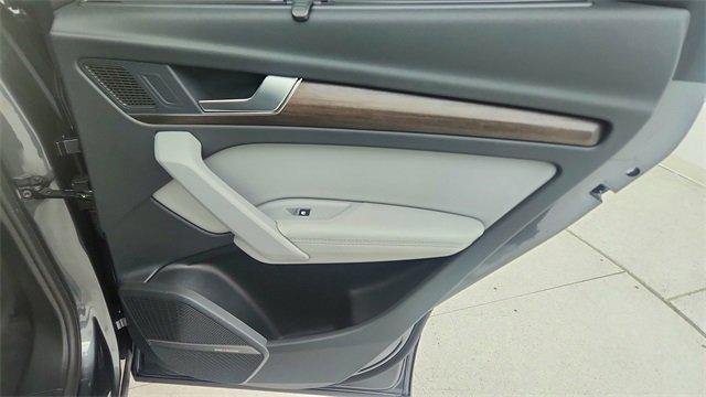 Used 2024 Audi Q5 e Prestige w/ Prestige Package image 30