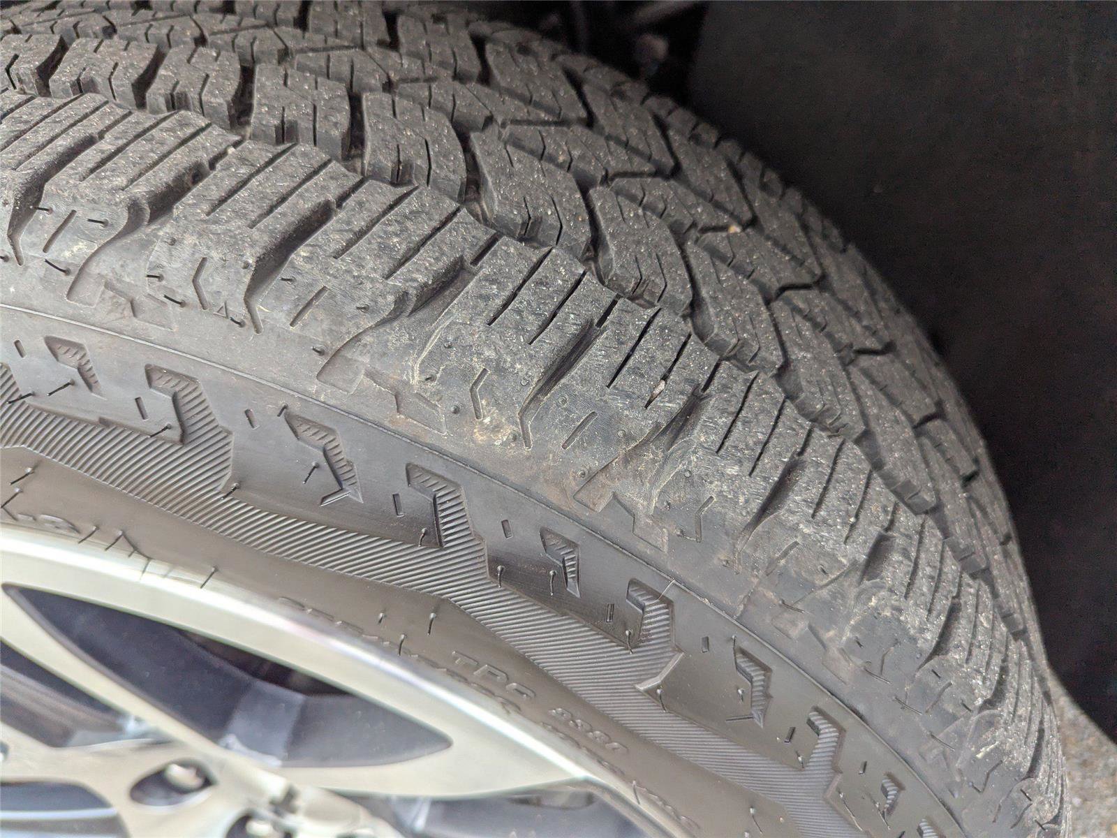 Used 2024 Chevrolet Colorado Z71 w/ Z71 Convenience Package 2 image 10