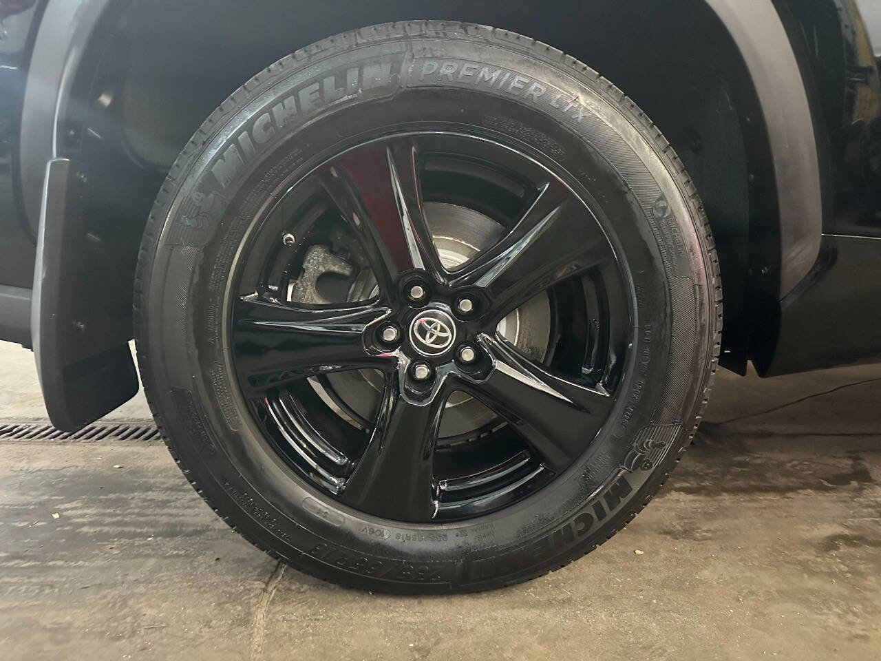 Used 2020 Toyota Highlander LE image 45