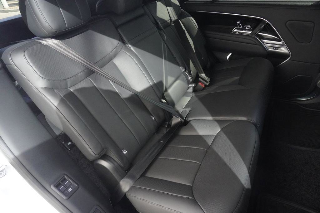 New 2026 Land Rover Range Rover Long Wheelbase SE image 27
