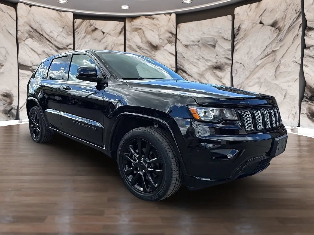 Used 2018 Jeep Grand Cherokee Altitude AWD/4WD image 40